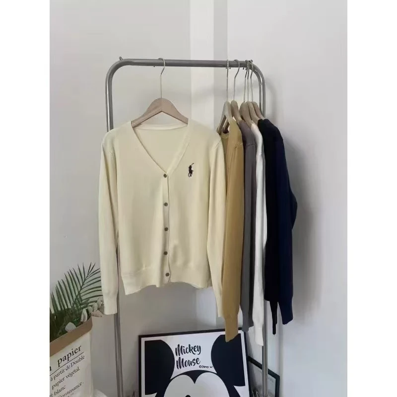 V领小马刺绣开衫