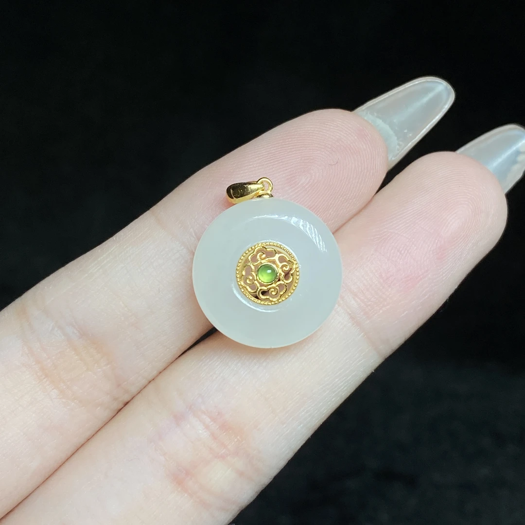 【小北好物】18K金和田玉吊坠约15*15mm【多样性发一件】QH09X777