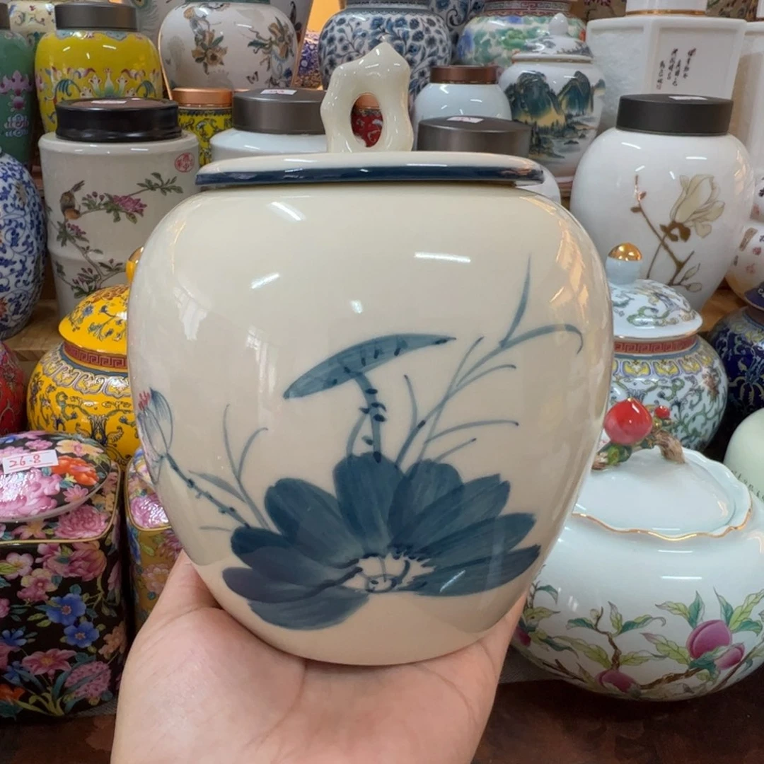 家用陶瓷茶叶罐。