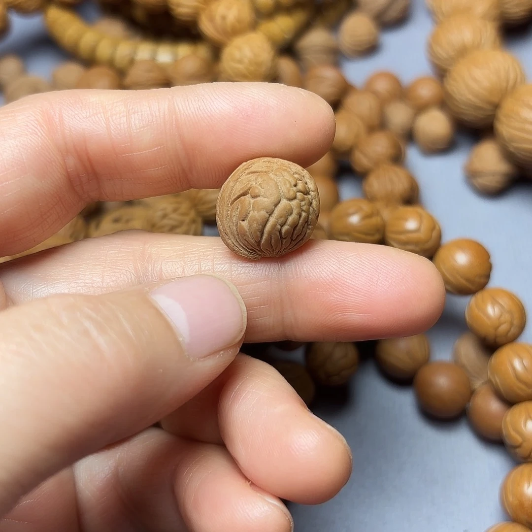 桃核吊坠啸****秦岭龙文荔枝纹1.5尺50颗打孔