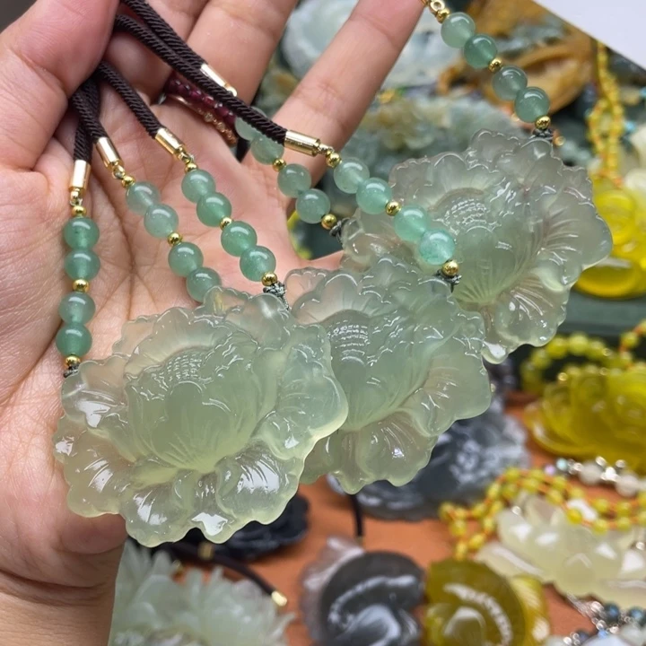 蛇纹石玉未镶嵌吊坠