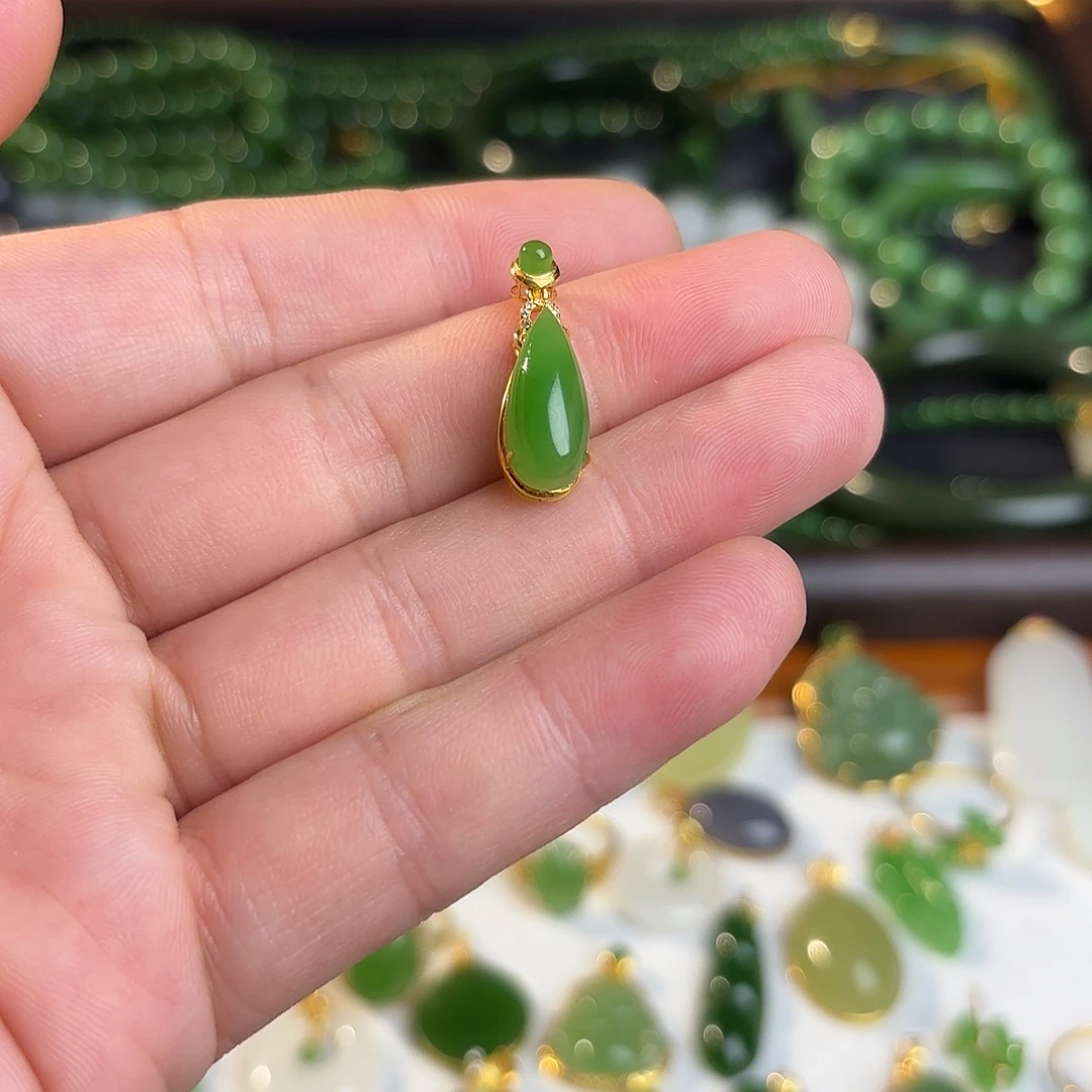 丸***倪颈饰18K金镶嵌和田玉
