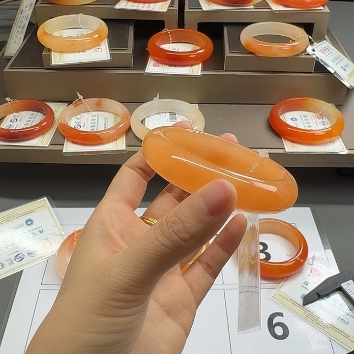 记****石英质玉（黄龙玉）未镶嵌手镯