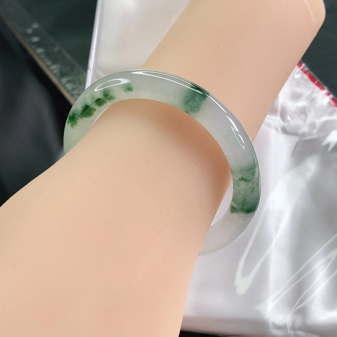 翡翠未镶嵌手镯52圈