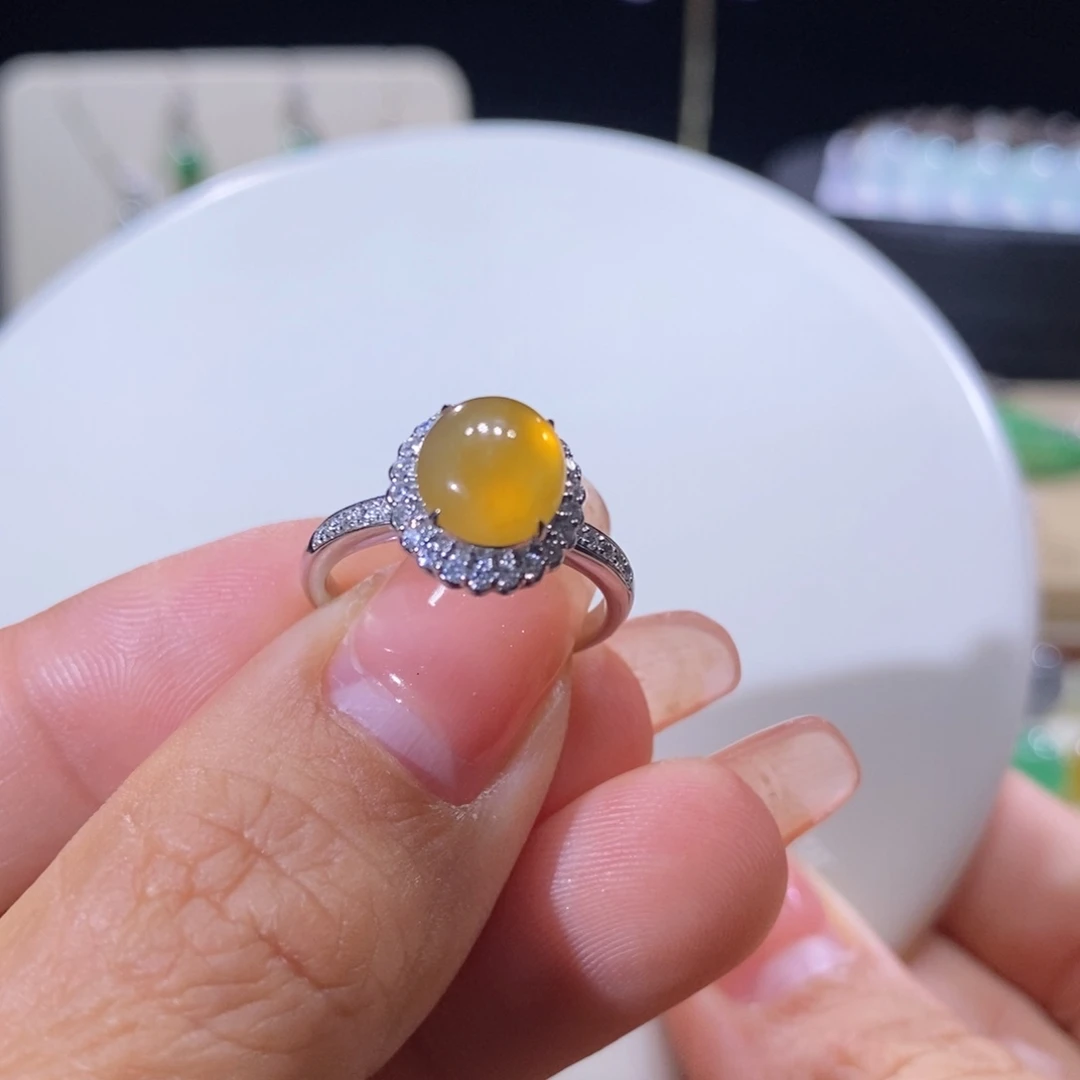 翡翠18K金镶嵌颈饰翡翠满黄蛋面戒指