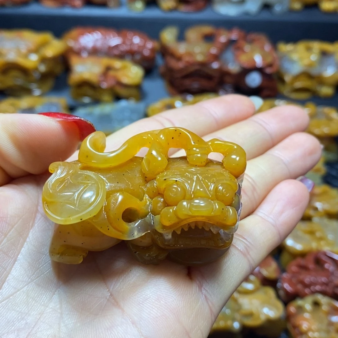石英质玉（黄龙玉）未镶嵌颈饰