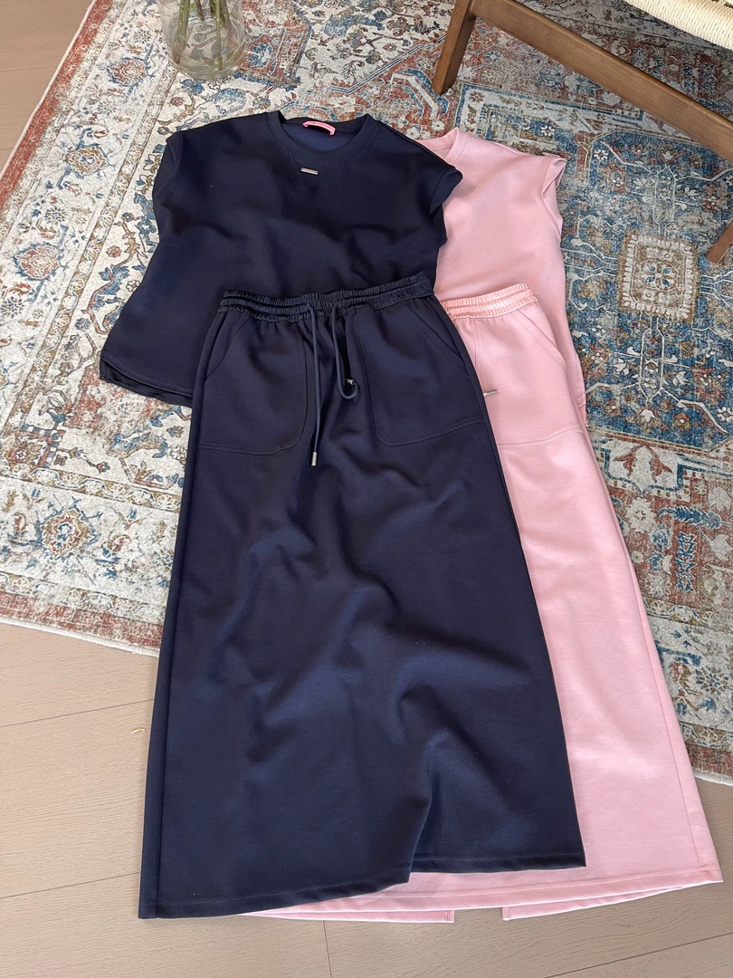 LNHJ【闲日欢歌】简约松弛感圆领短袖上衣系绳后开叉半身裙两件套