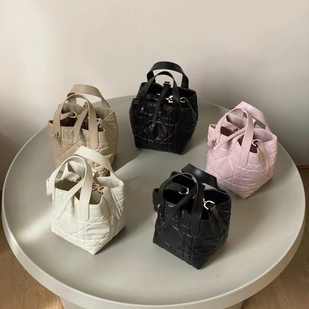 高品质D家Toujours 竖版土著包头层牛皮藤格纹水桶包手提包菜篮子