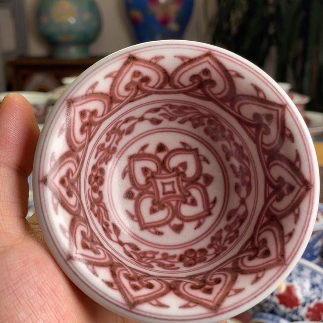 釉里红宝箱压手杯