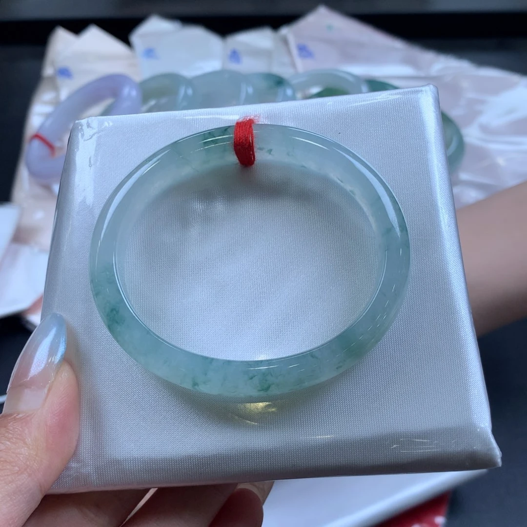 随***意翡翠未镶嵌手镯53贵妃