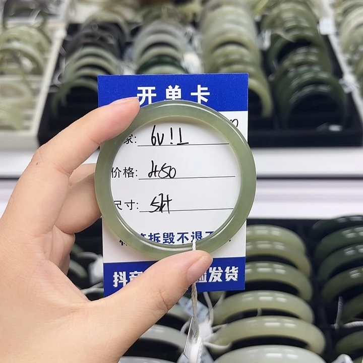 ****丄和田玉未镶嵌手镯