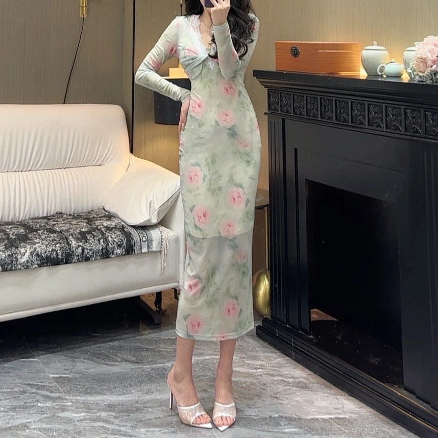 气质女人味轻奢扭扭蕾丝V领长袖楚楚蓝溪显瘦修身时尚百搭连衣裙