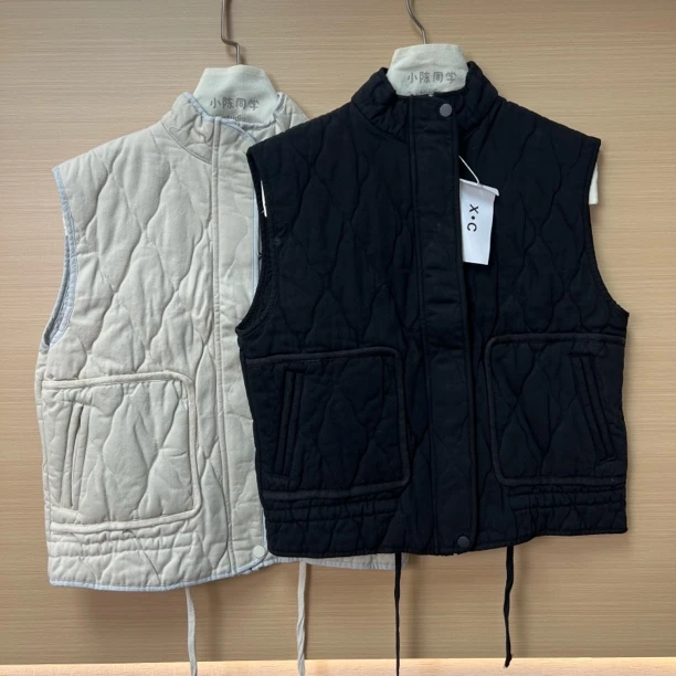 双色菱格棉服马甲