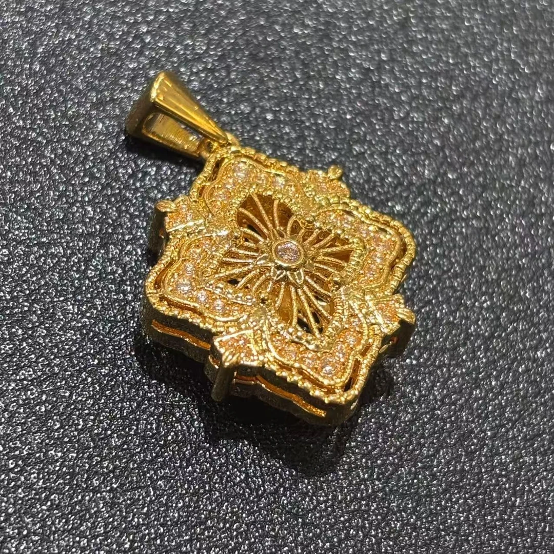 【Q】设计款时尚工艺镂空蕾丝菱形四叶草百搭轻奢吊坠-HJ205