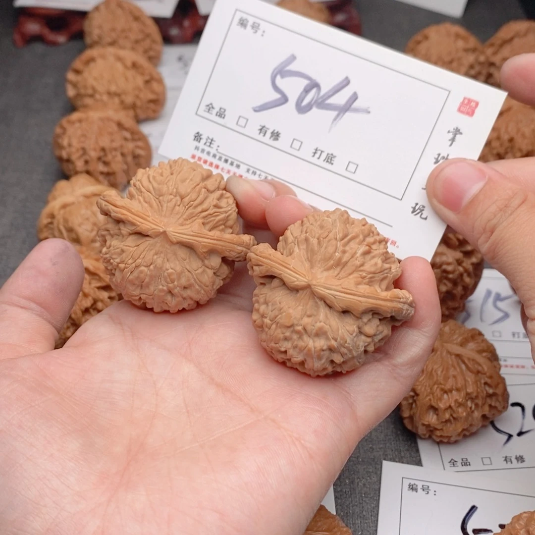 文玩核桃吊坠45白狮子袋蛇形504