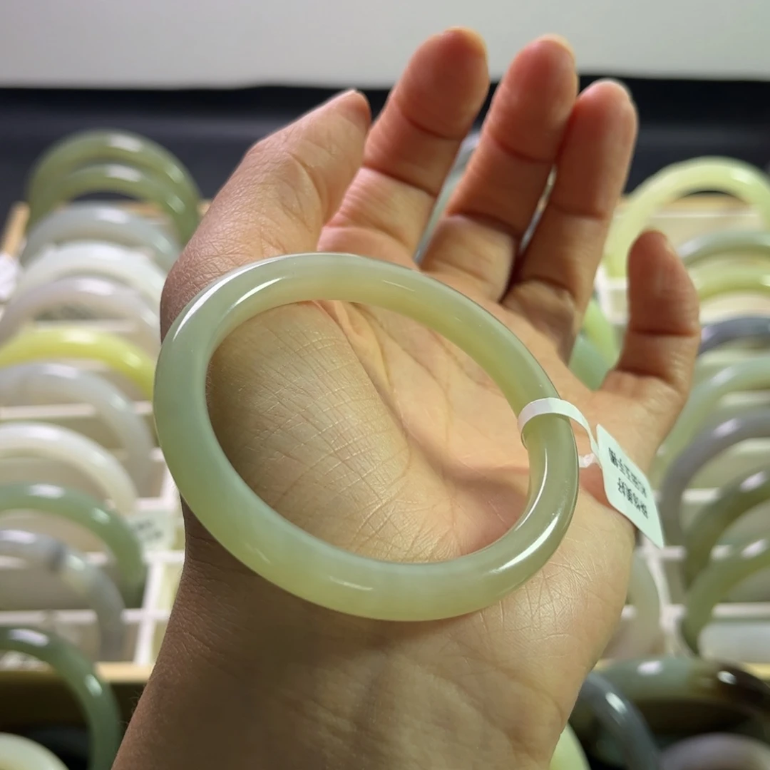 和田玉手镯未镶嵌51.5圈