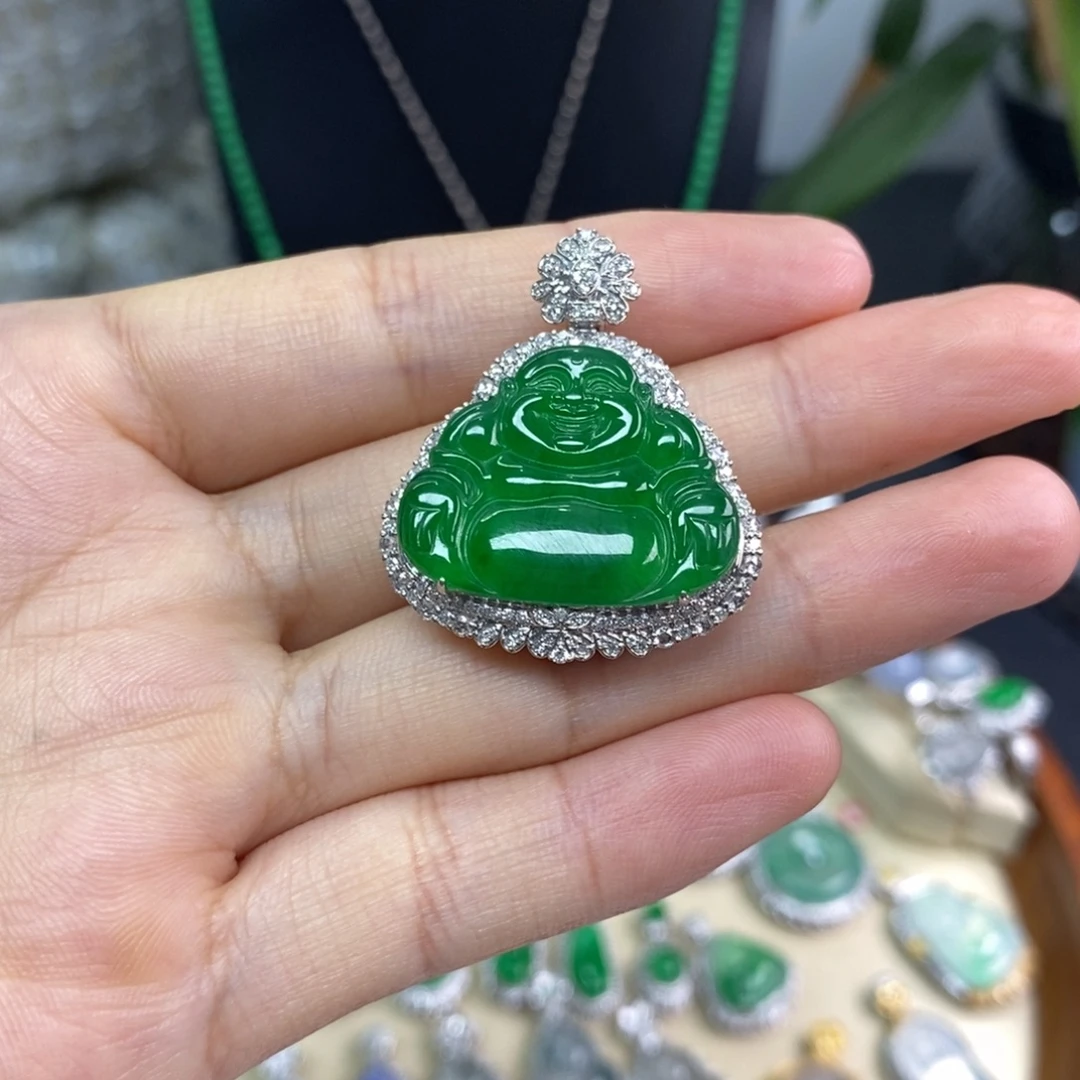 翡翠18K金镶嵌颈饰翡翠