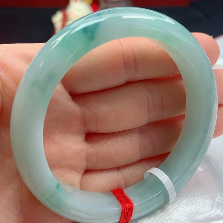 翡翠手镯未镶嵌58圈
