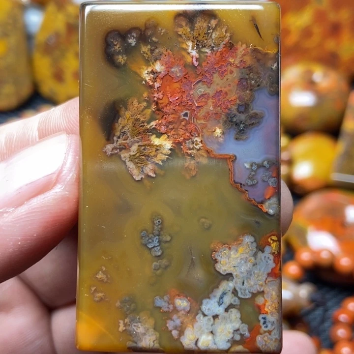 玛瑙/玉髓吊坠未镶嵌山****）