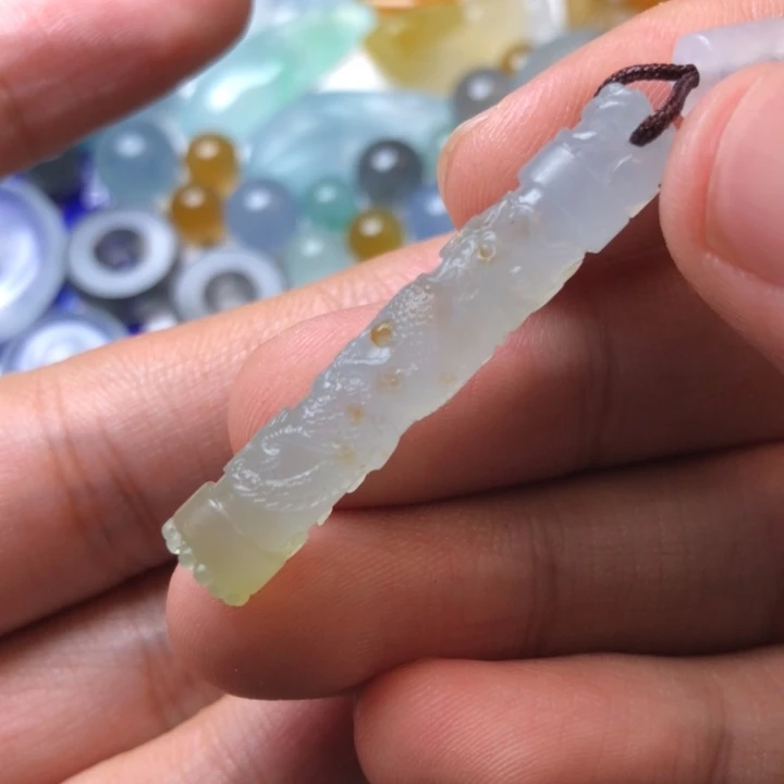 定制翡翠未镶嵌挂件