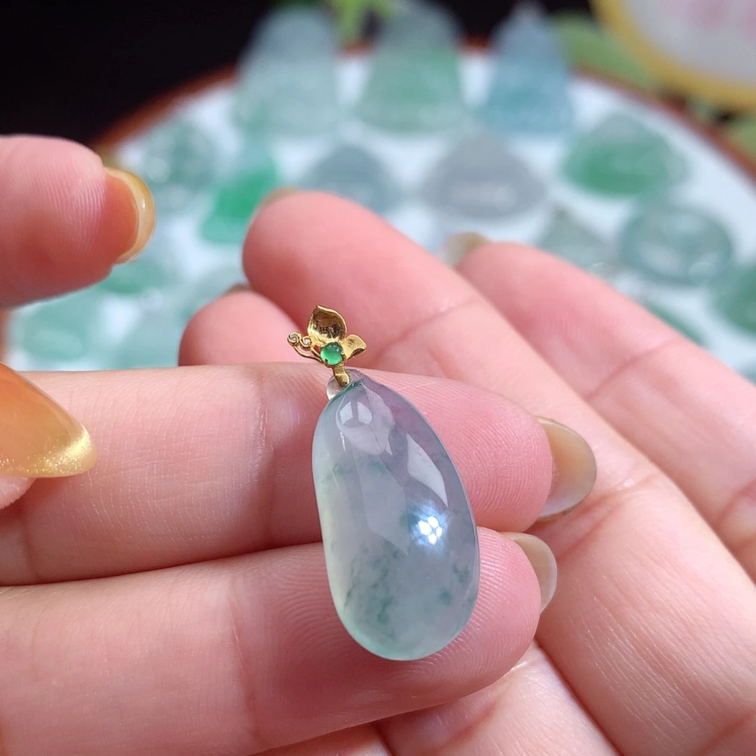 翡翠未镶嵌颈饰福瓜