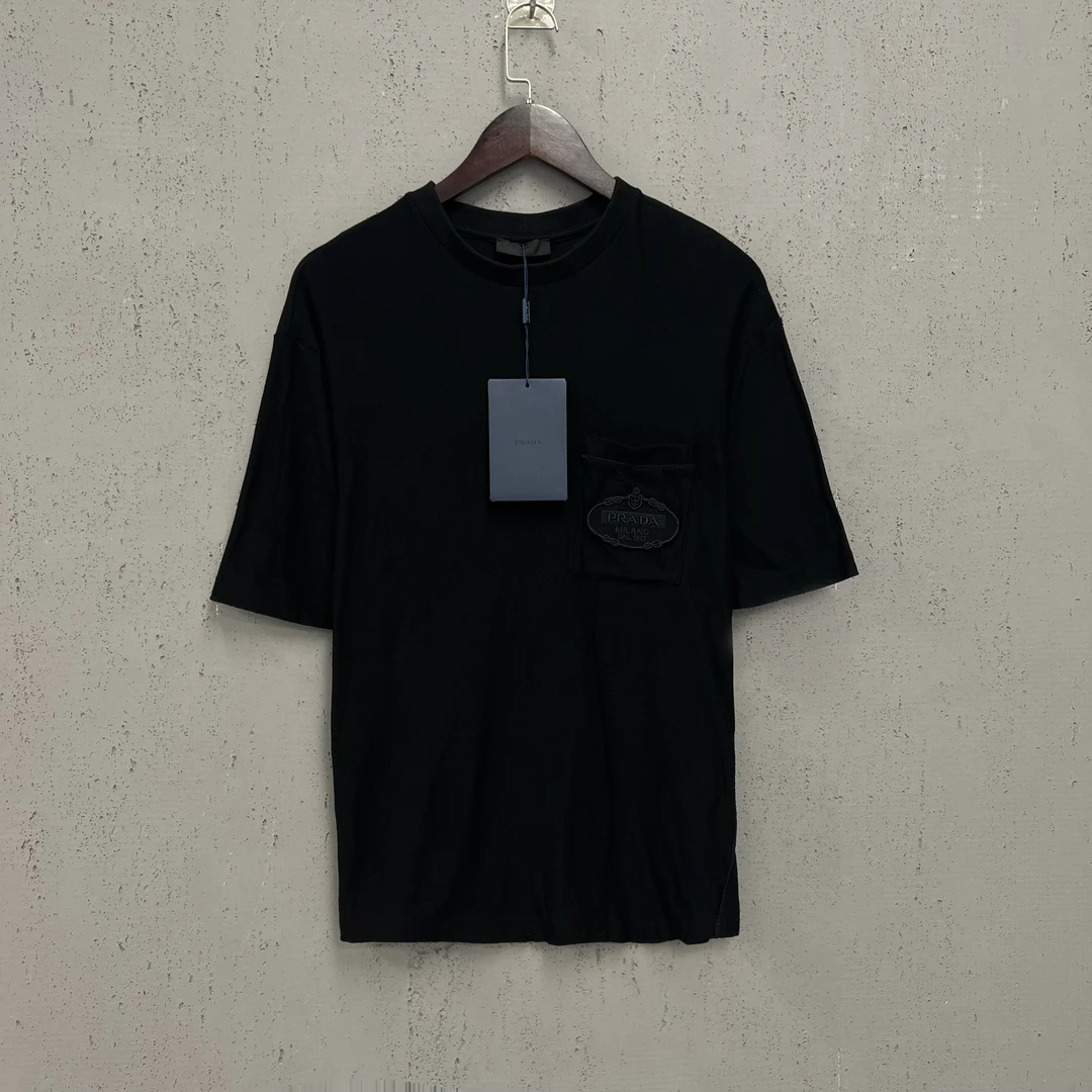 99新 Prada/普拉达 prada黑色后背植绒logo短袖L码