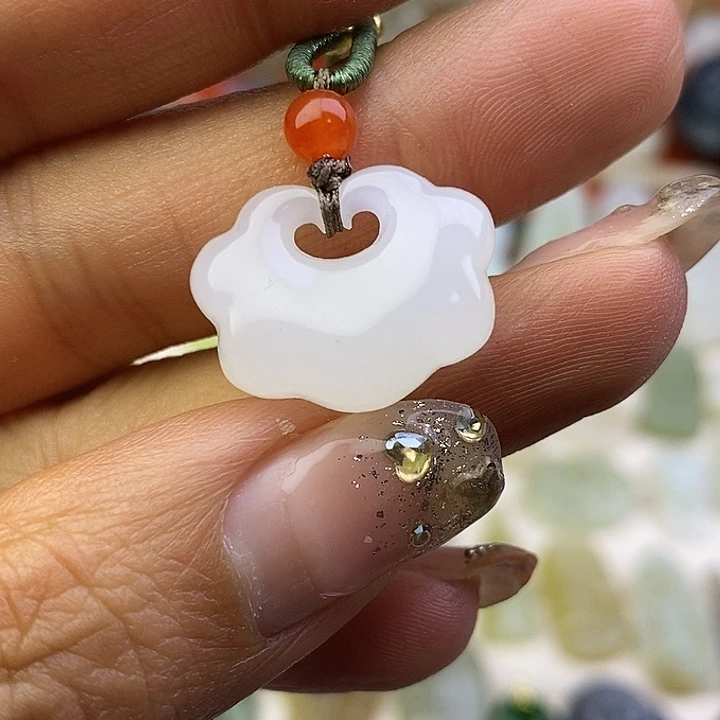 和田玉未镶嵌颈饰白玉云朵锁吊坠