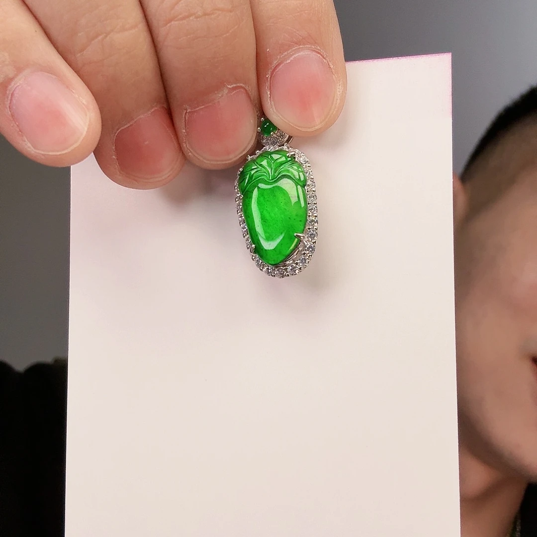 翡翠颈饰未镶嵌一件