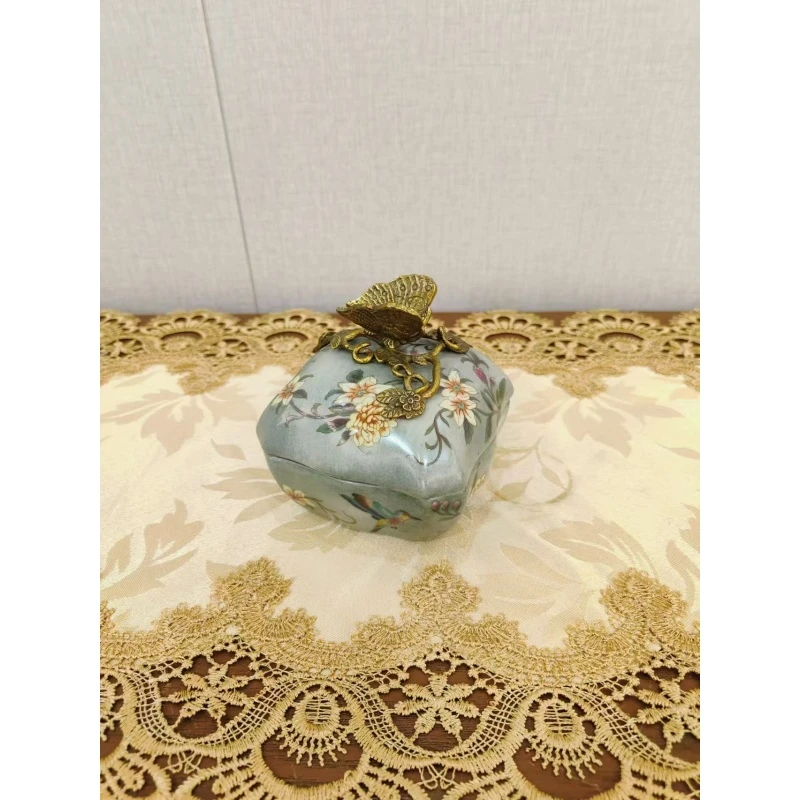 铜配瓷陌上花开系列蝴蝶盖盒摆件0089I