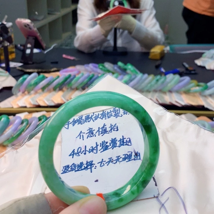 翡翠未镶嵌手镯翡翠手镯