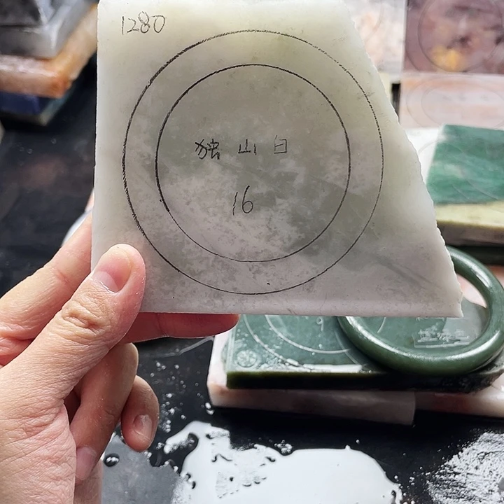 石英质玉未镶嵌手镯定制