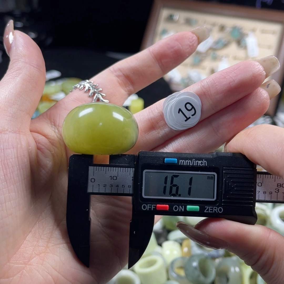 蛇纹石玉未镶嵌戒指