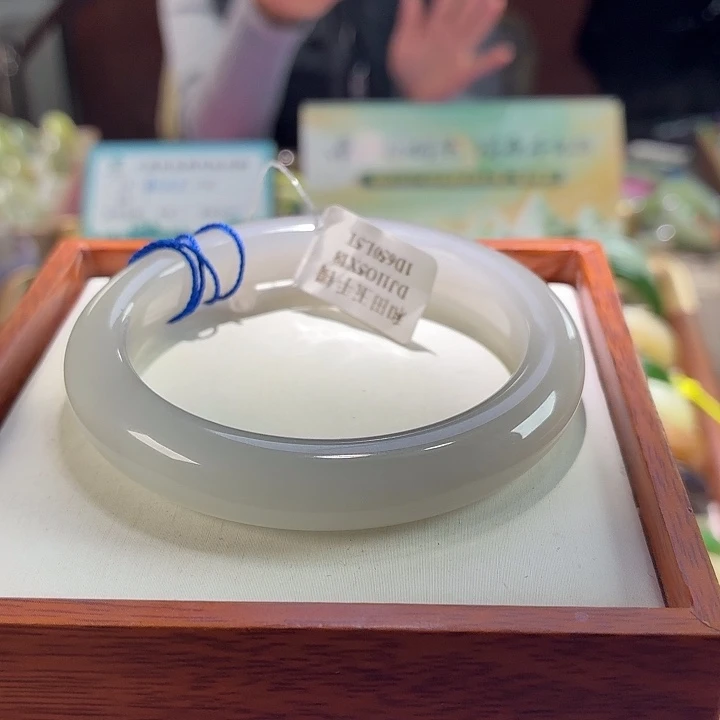 和田玉未镶嵌手镯26 圈口57