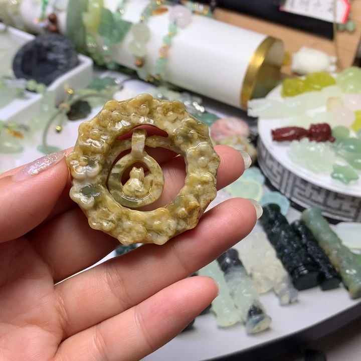 未镶嵌蛇纹石玉颈饰