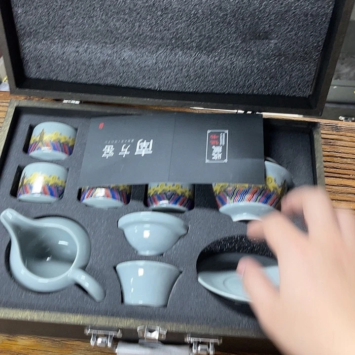 孤品茶具套装等。
