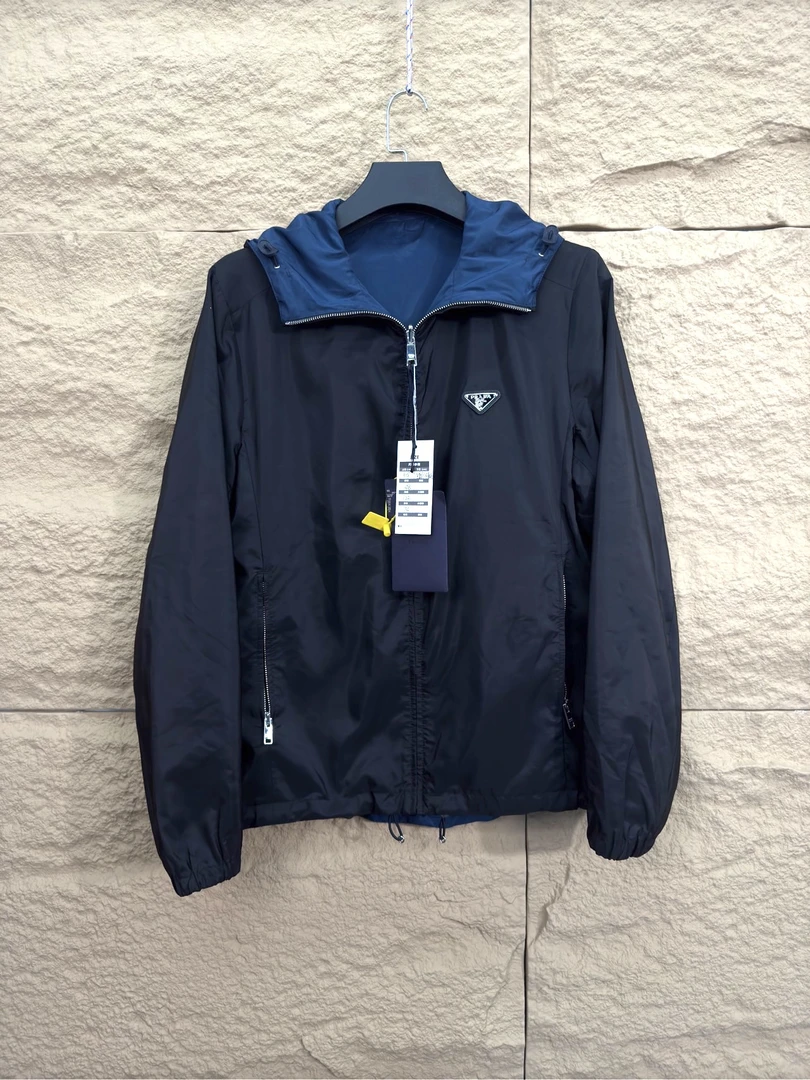 全新未使用 Prada/普拉达 24款双面穿再生尼龙夹克/54/工价20800