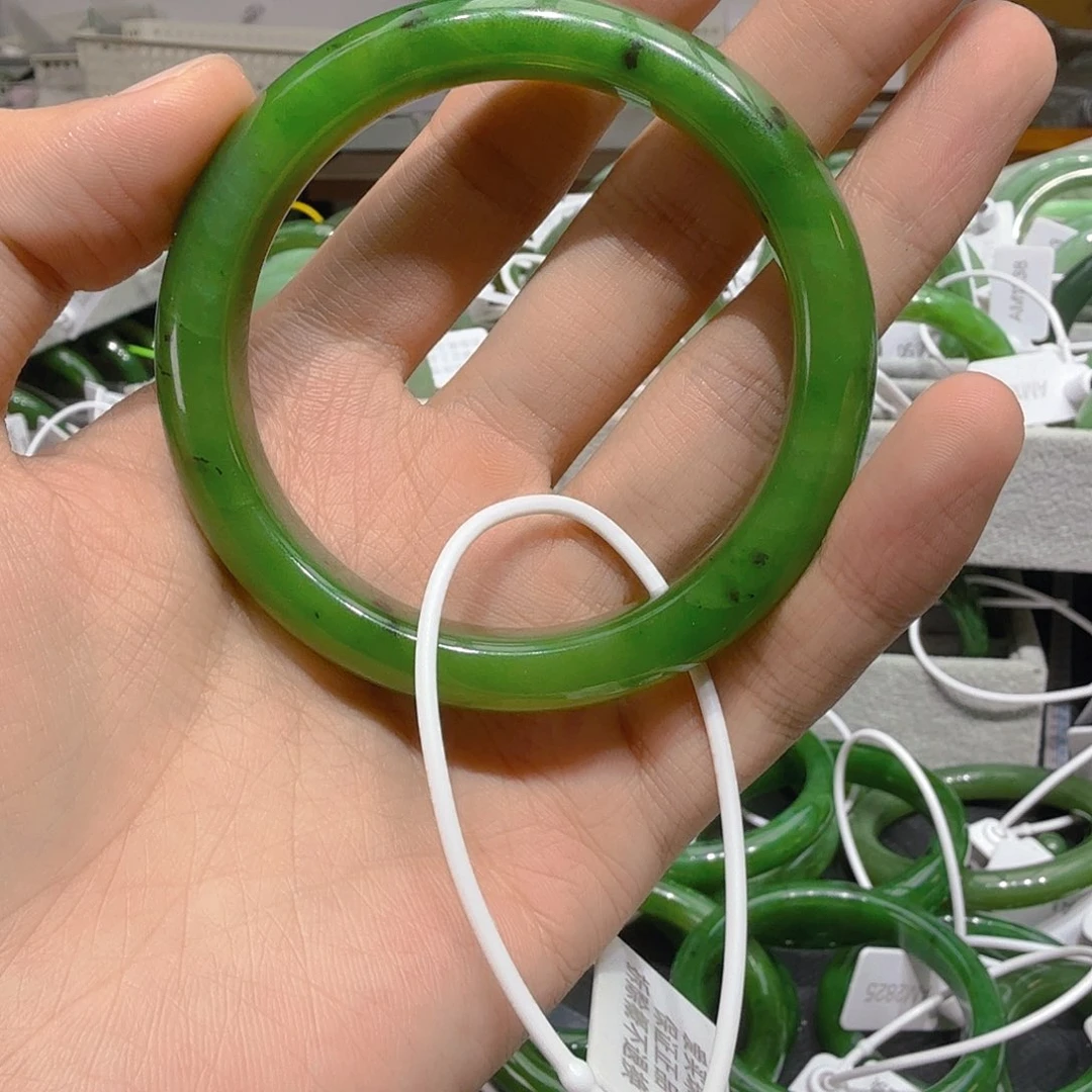 菲***)和田玉（碧玉）未镶嵌手镯