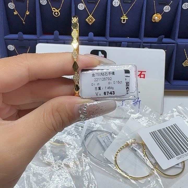 18K金镶嵌手镯钻石钻石