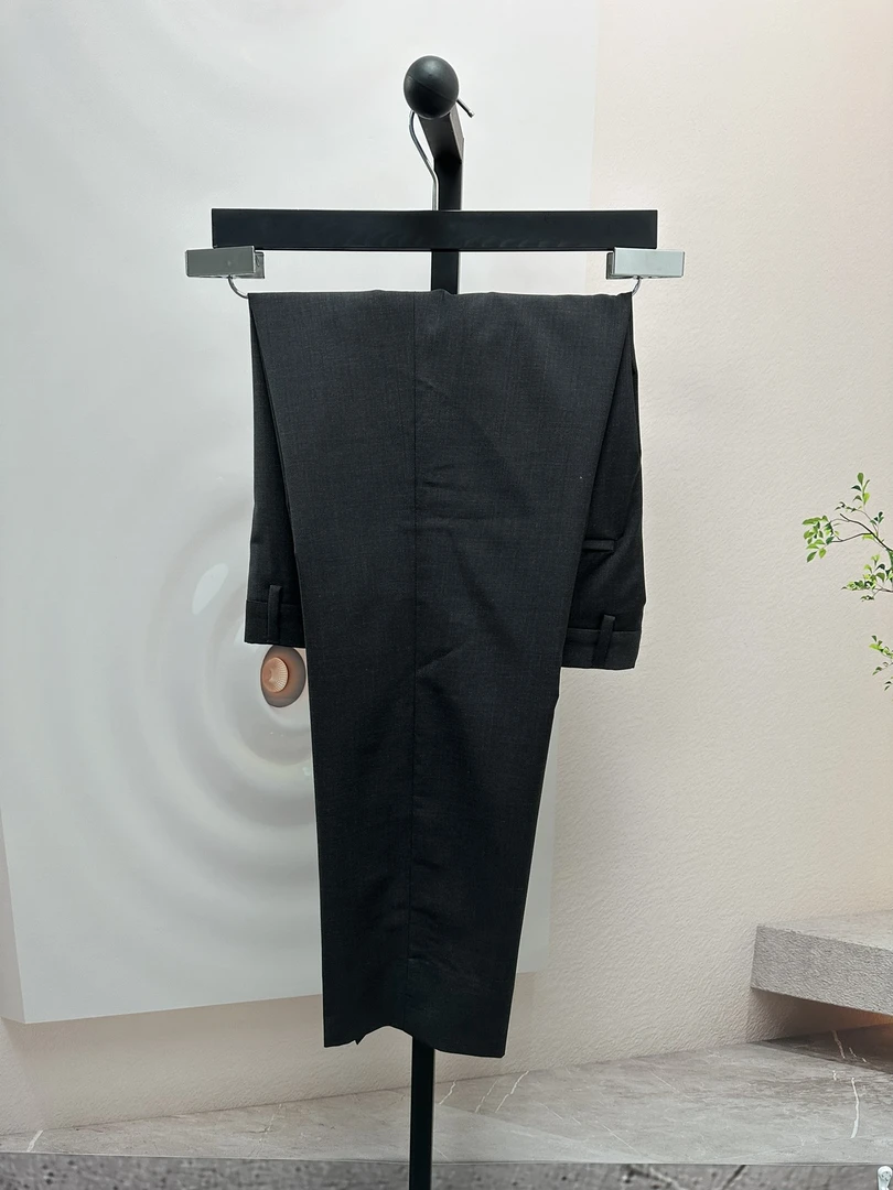 未使用 Prada/普拉达 男士深灰色色休闲西裤PK023