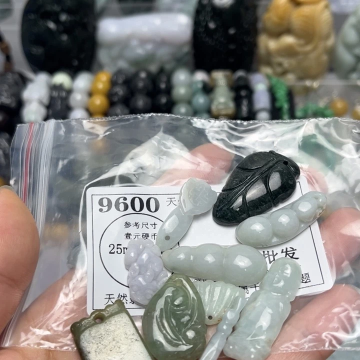 翡翠未镶嵌挂件9600