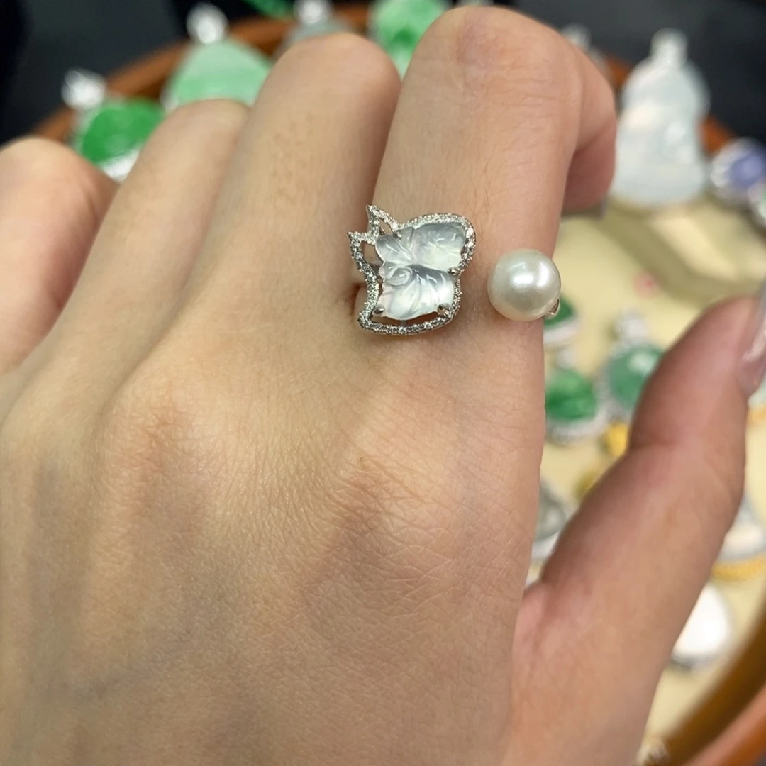 翡翠18K金镶嵌颈饰A货翡翠