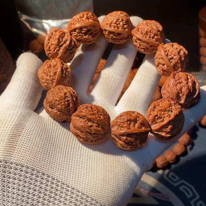 文玩核桃手串……62