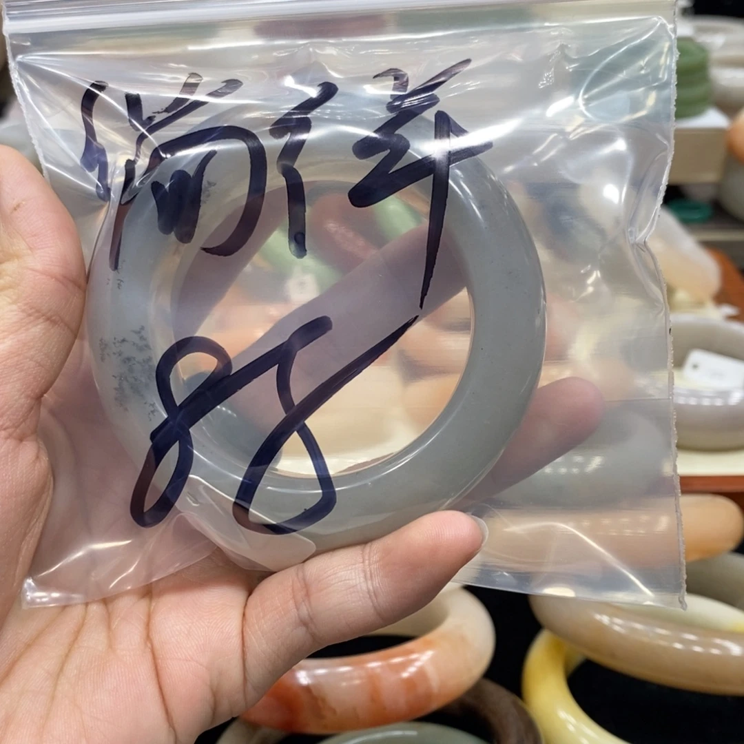 石英岩玉未镶嵌珠宝半成品