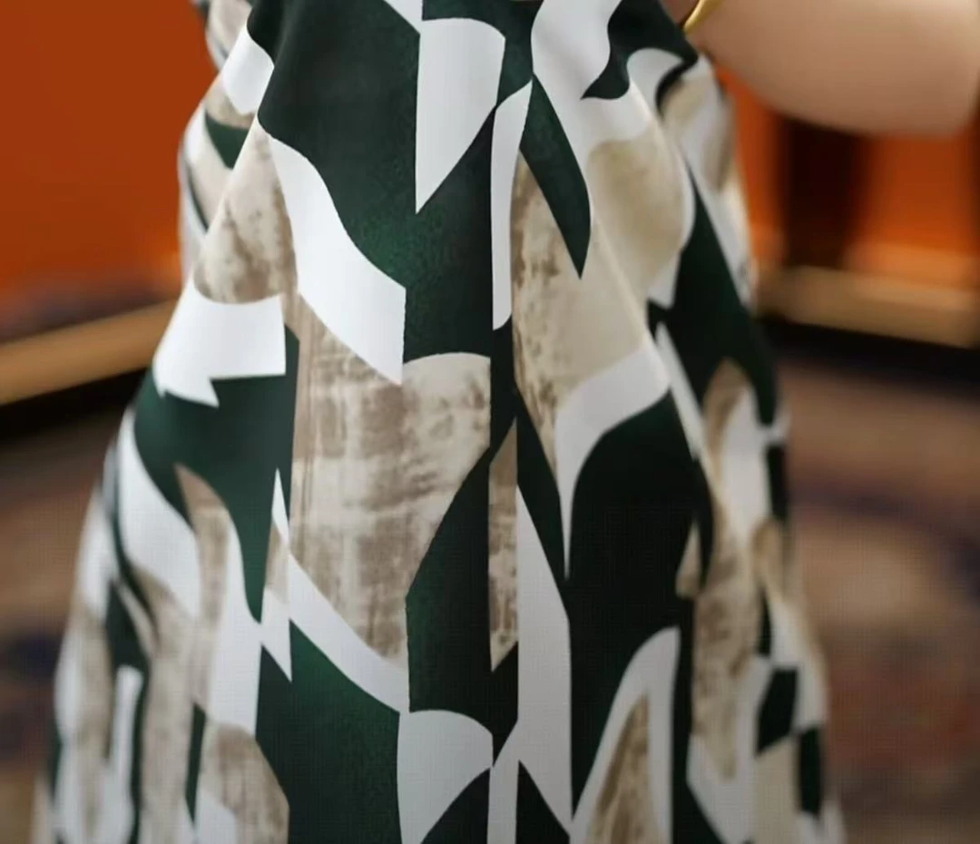 杭州原版正品2025年夏季新款气质优雅显白显瘦设计感连衣裙