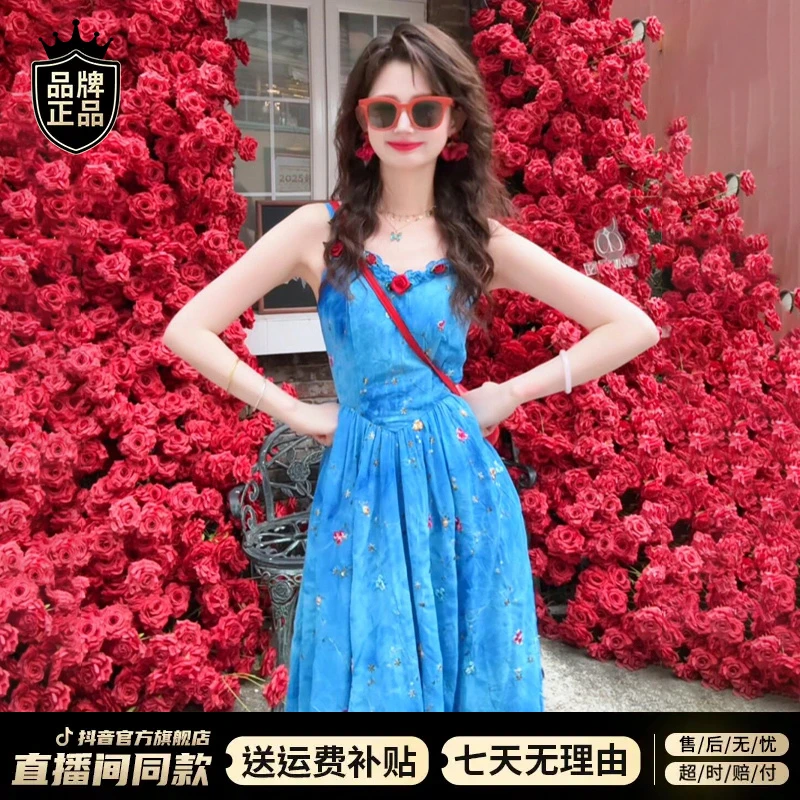 2025新款法式度假风蓝色吊带连衣裙子女夏季轻奢轻奢显瘦碎花长裙