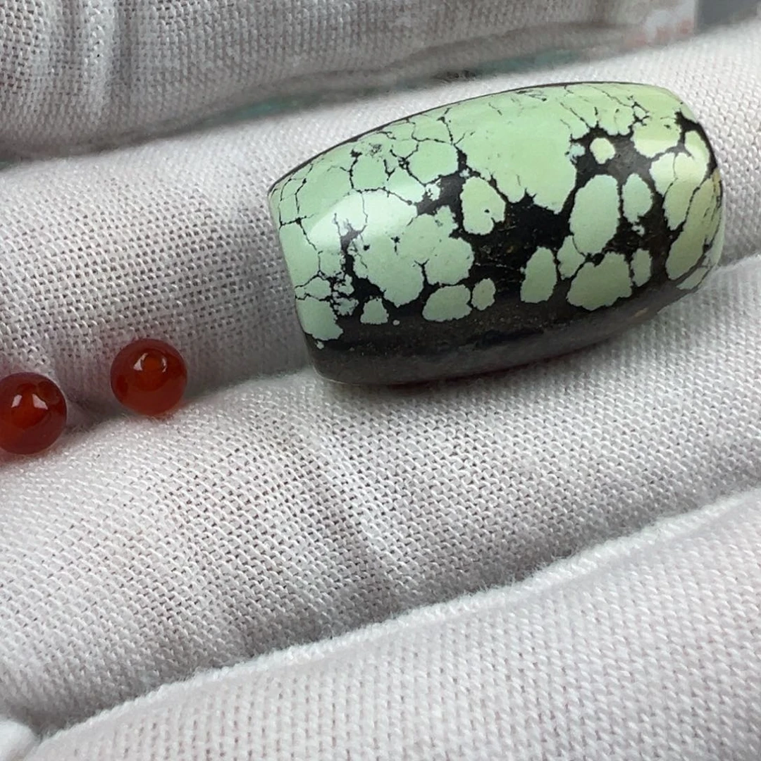 南红玛瑙配饰未镶嵌