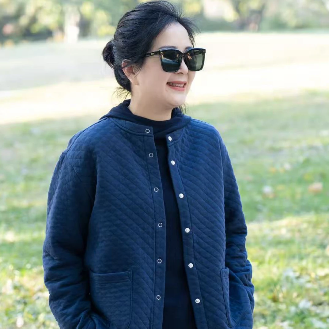 251523【燕子优选】菲玛掂百搭时尚减龄压格圆领外套