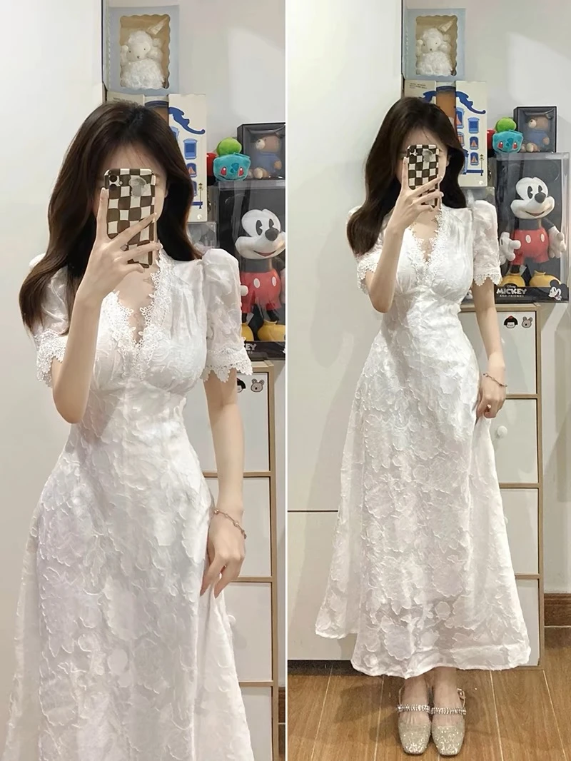 茶歇法式白色蕾丝V领泡泡袖连衣裙子夏季女温柔风仙女裙气质长裙
