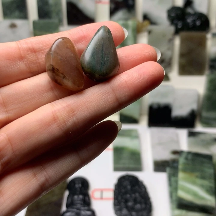 L***n独山玉未镶嵌颈饰