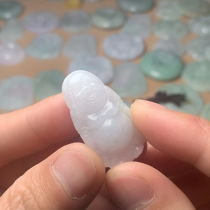 翡翠未镶嵌颈饰佛